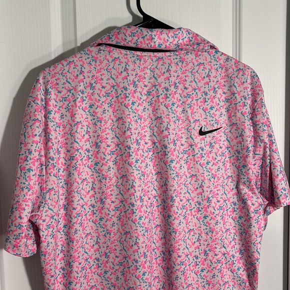 NWOT Nike Men’s Dri-FIT Pink/Blue Camo Polo - Size Medium - Picture 4 of 4